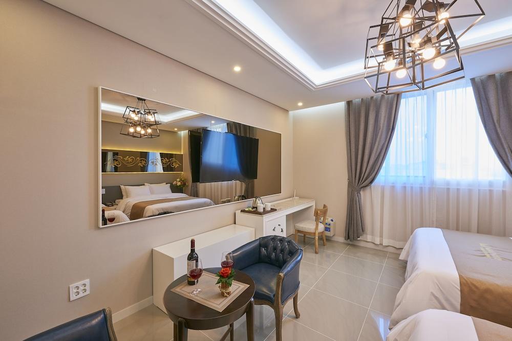 Gwangju Madrid 3*